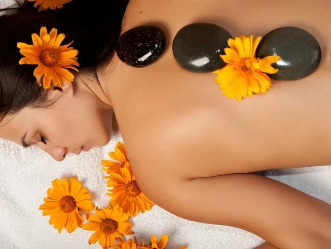 Masaje con Piedras Calientes
